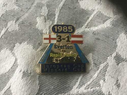 DANBURY MINT LARGE EVERTON EUROPEAN CUP WINNERS CUP BADGE 1985