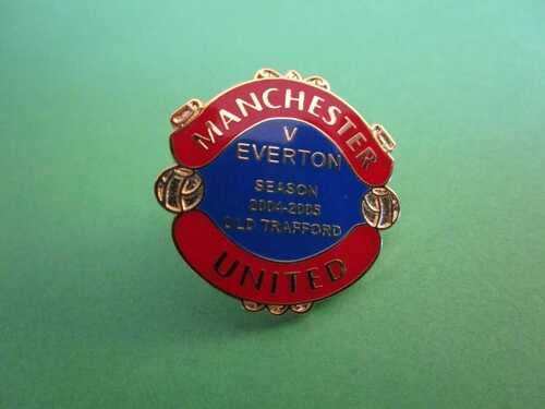 MATCHDAY  PIN BADGE : MANCHESTER UNITED  v  EVERTON  2004/5  ~ AUGUST 30th