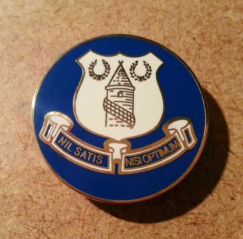 EVERTON - LARGE VINTAGE SUPPORTERS ENAMEL BADGE