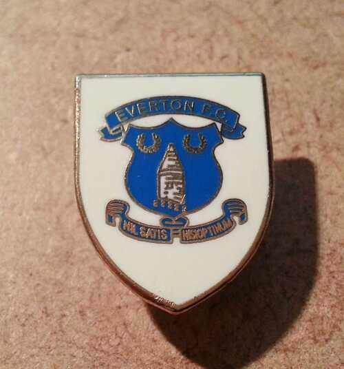 EVERTON - VINTAGE SUPPORTERS ENAMEL BADGE