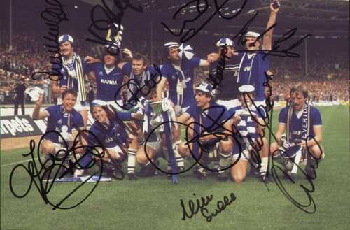 Everton 1984 FA Cup Winners 10 x 8 Photograph signed by 12