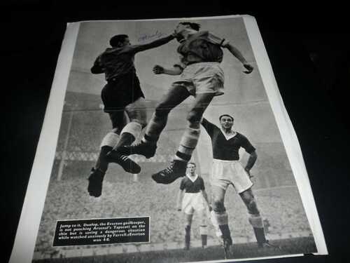 FOOTBALL AUTOGRAPH GENUINE SIGNED  MAGAZINE PAGE ALBERT DUNLOP EVERTON