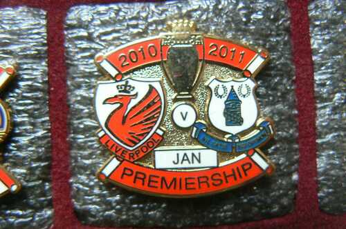 LIVERPOOL F.C. METAL BADGE - 2010/11 PREMIER LEAGUE V EVERTON (23)