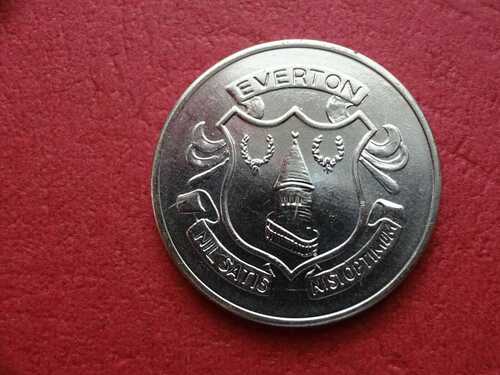 EVERTON ESSO 1872-1972 FA CUP CENTENARY COIN NEAR PERFECT