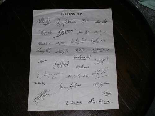 EARLY 1960’S  EVERTON PRE-PRINTED AUTOGRAPH SHEET