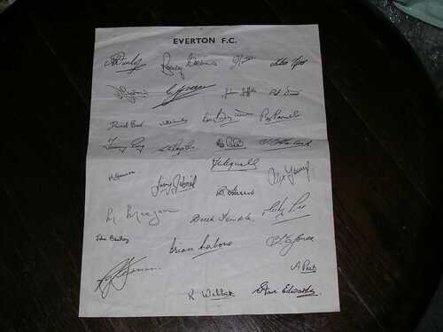 EARLY 1960'S  EVERTON PRE-PRINTED AUTOGRAPH SHEET