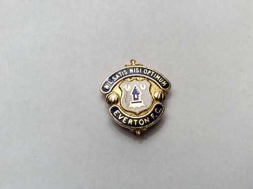 VINTAGE EVERTON FC SILVER  CREST FOOTBALL ENAMEL PIN BADGE