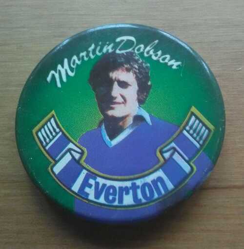 EVERTON FOOTBALL MARTIN DOBSON RETRO PIN BADGE