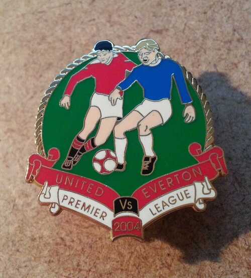 MANCHESTER UNITED v EVERTON - 2004/05 SEASON ENAMEL BADGE