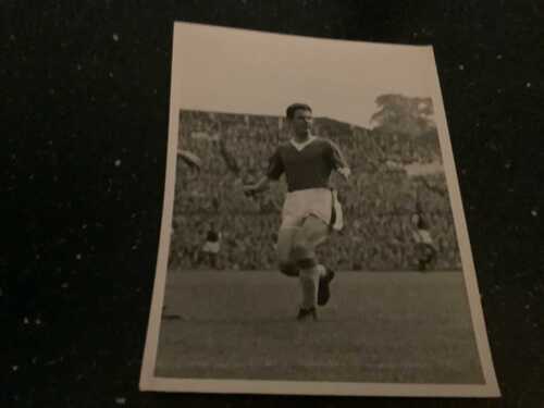 B/W PRESS PHOTO OF B.L.LABONE OF EVERTON BY A.WILKES and SON 1960