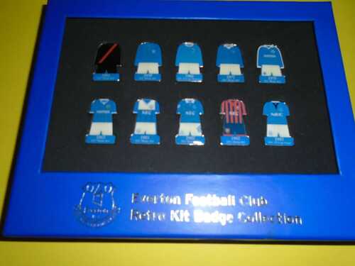 EVERTON FC -RETRO KIT BADGE COLLECTION -BOXED INCLUDES 10 BADGES NEVER USED