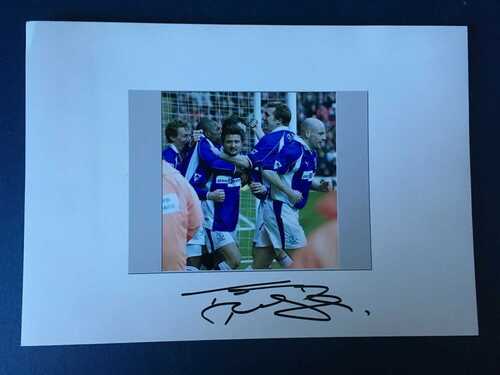 TOMASZ RADZINZKI - FORMER EVERTON FOOTBALLER - EXCELLENT SIGNED PHOTO