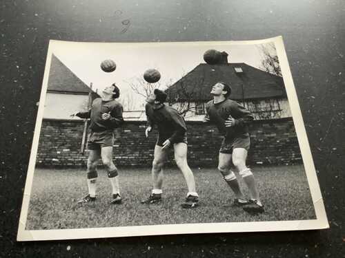 B/W PRESS PHOTO OF J.HURST - B. LABONE and C. HARVEY OF EVERTON 1967