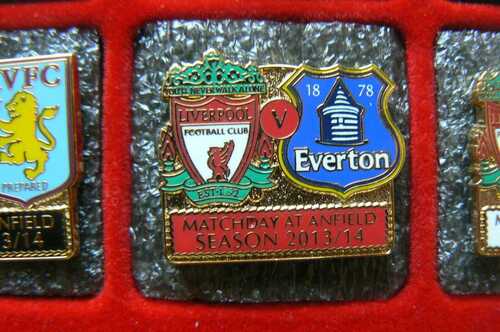 LIVERPOOL F.C. METAL BADGE - 2013/14 PREMIER LEAGUE V EVERTON (47)