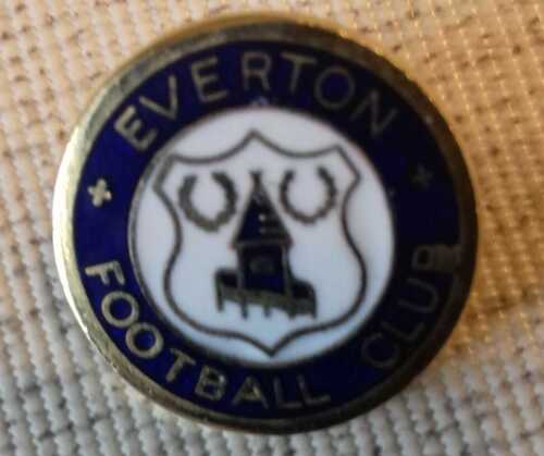 OLD EVERTON FOOTBALL CLUB ENAMEL BADGE - W REEVES