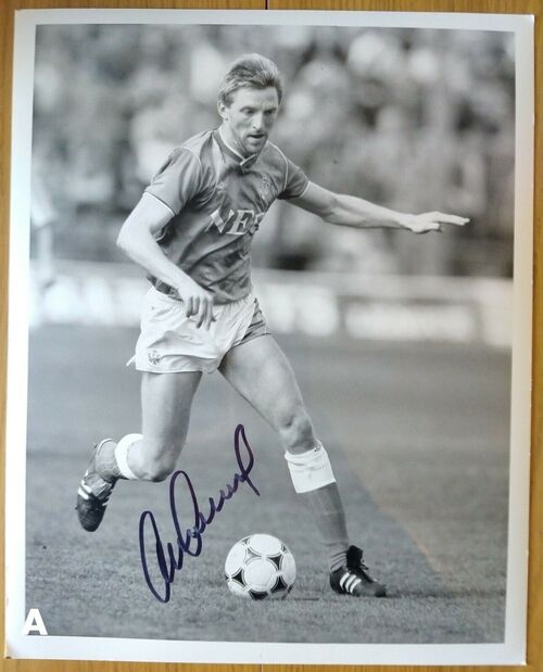 GARY STEVENS HAND SIGNED PRESS PHOTO EVERTON 10