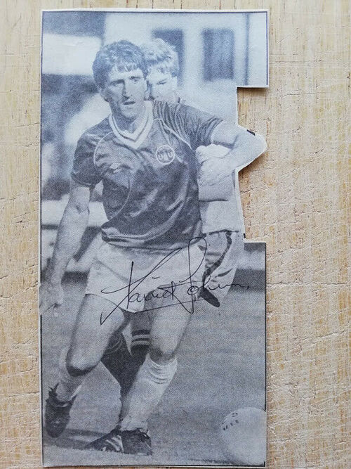 DAVID JOHNSON EVERTON LEGEND HAND-SIGNED VINTAGE MAGAZINE PICTURE