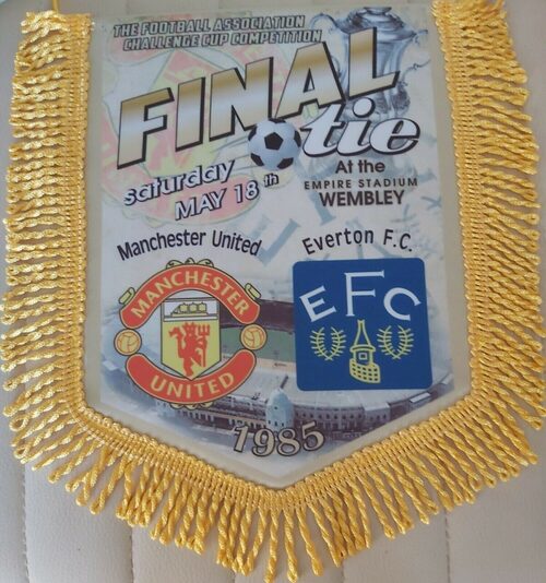 FA CUP FINAL 1985 MANCHESTER UNITED V EVERTON COLOUR PENNANT