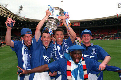 STUNNING 12×8 PHOTO EVERTON 1995 FA CUP WINNERS (EV-059)